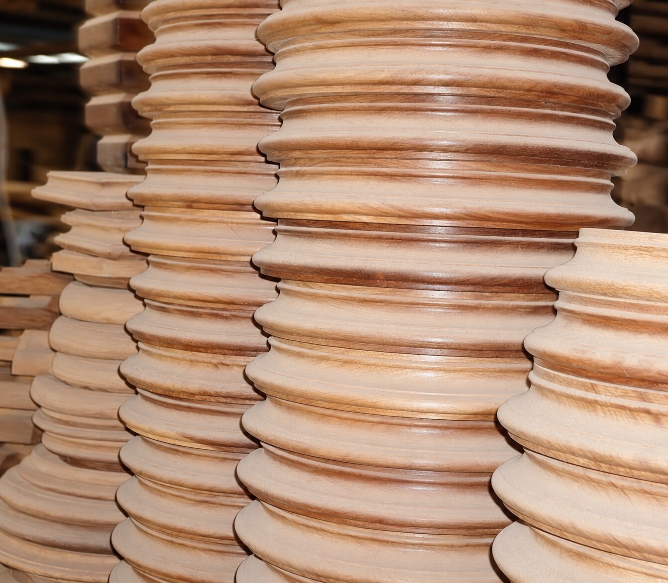 Elementos de madera durante la producción artesanal