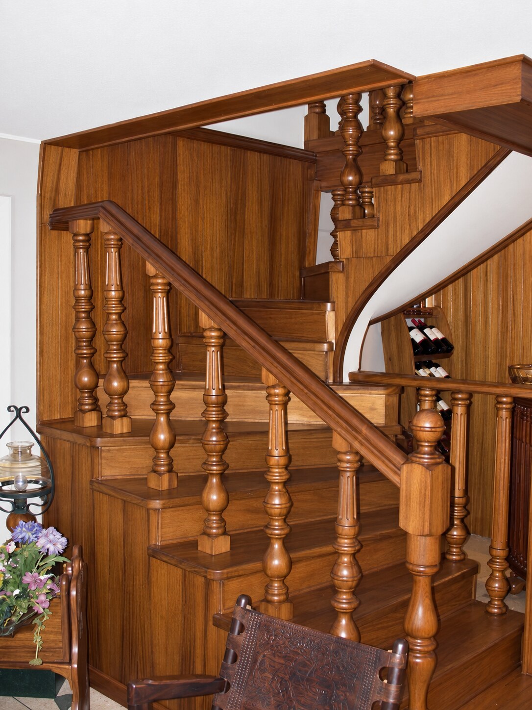 Escalera interior completa de madera maciza