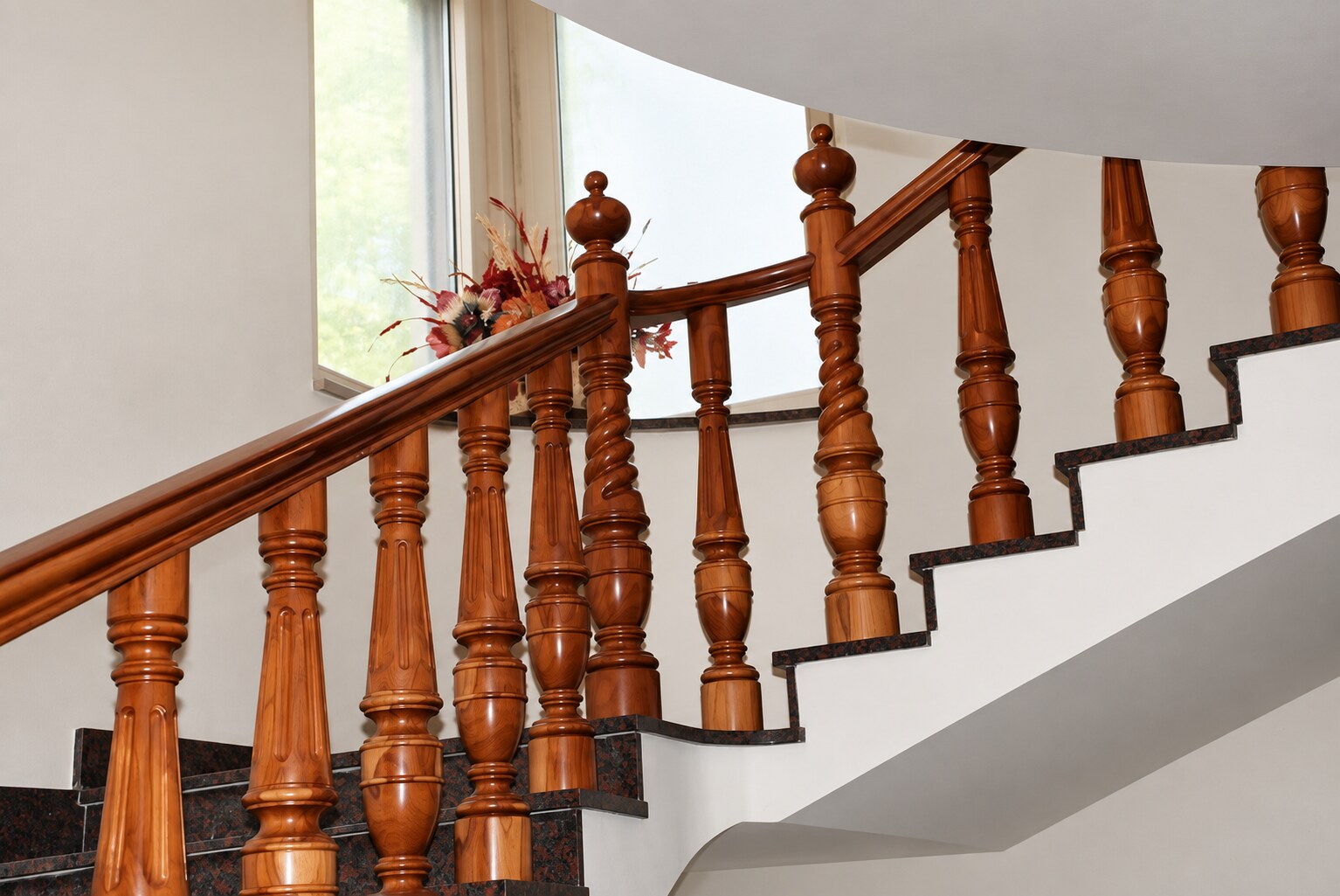 Escalera lineal con balaustres torneados
