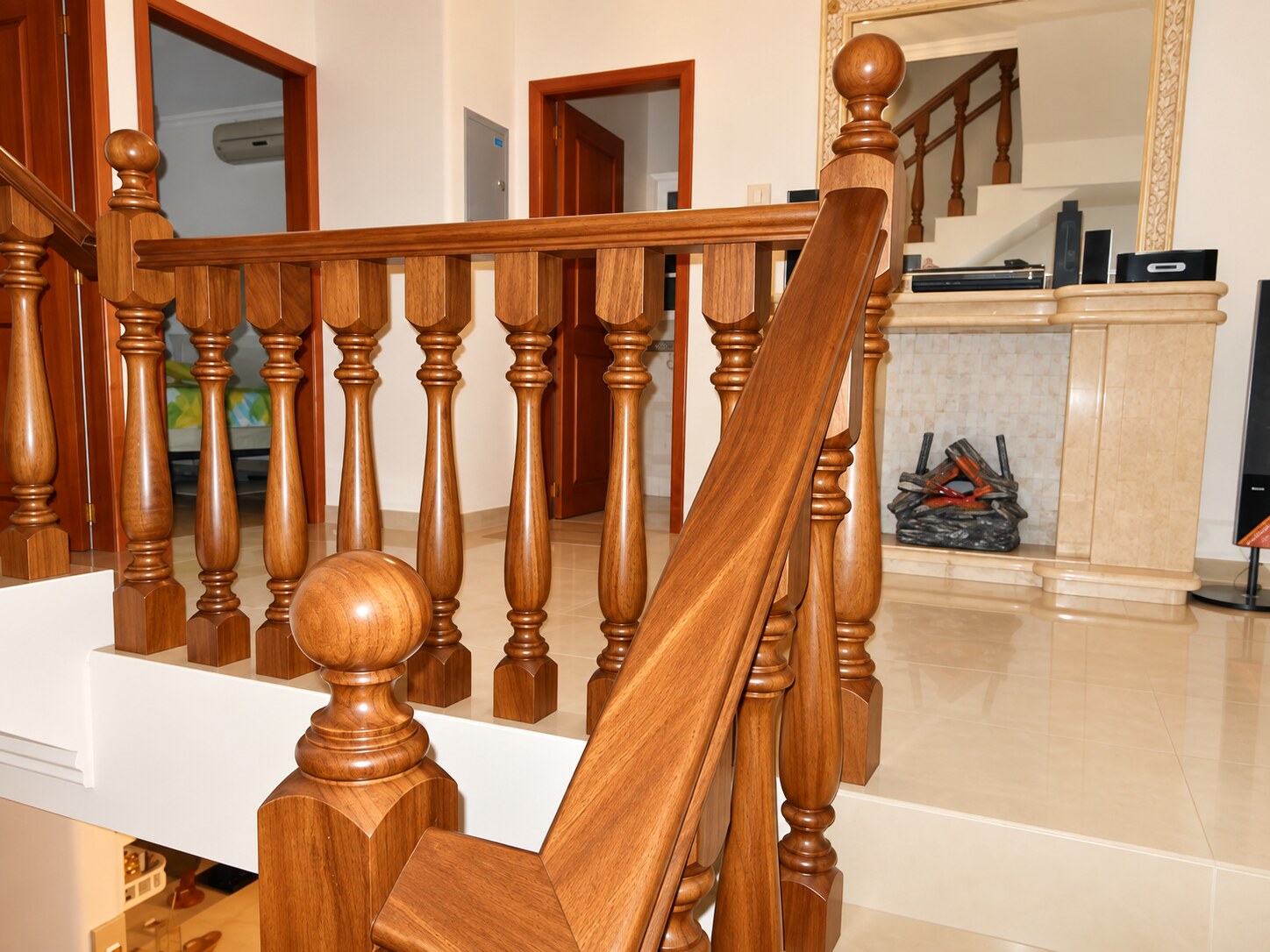 Parapeto de escalera con piezas torneadas